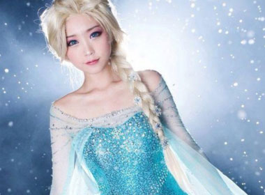 《冰雪奇缘》女主艾莎COS