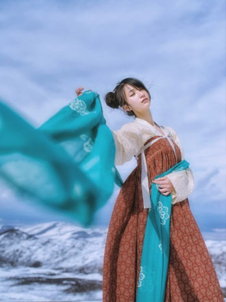 千山暮雪，只影向谁去？