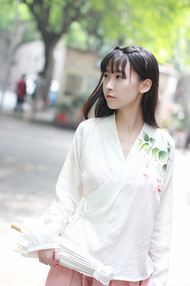 山城，遇见她如春水映梨花