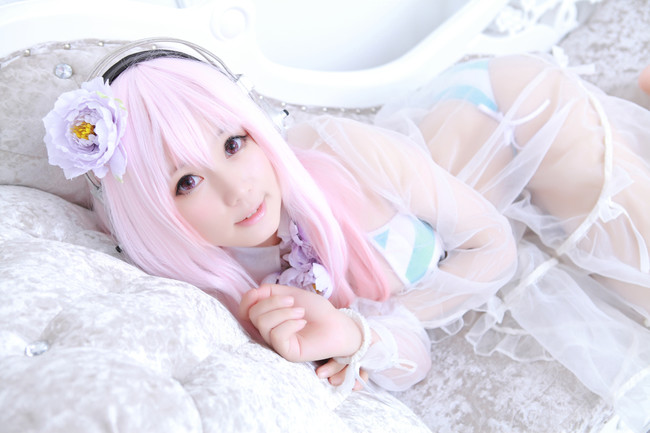 这件衣服...让人觉得有点害羞呢>///
