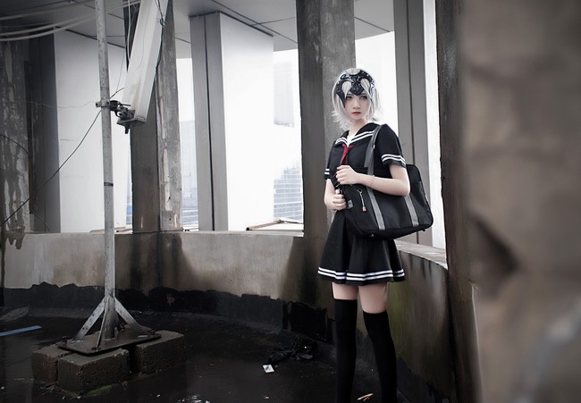 记得当时还是下雨来的