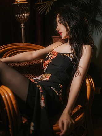 我会发着呆，然后忘记你，接着轻轻闭上眼