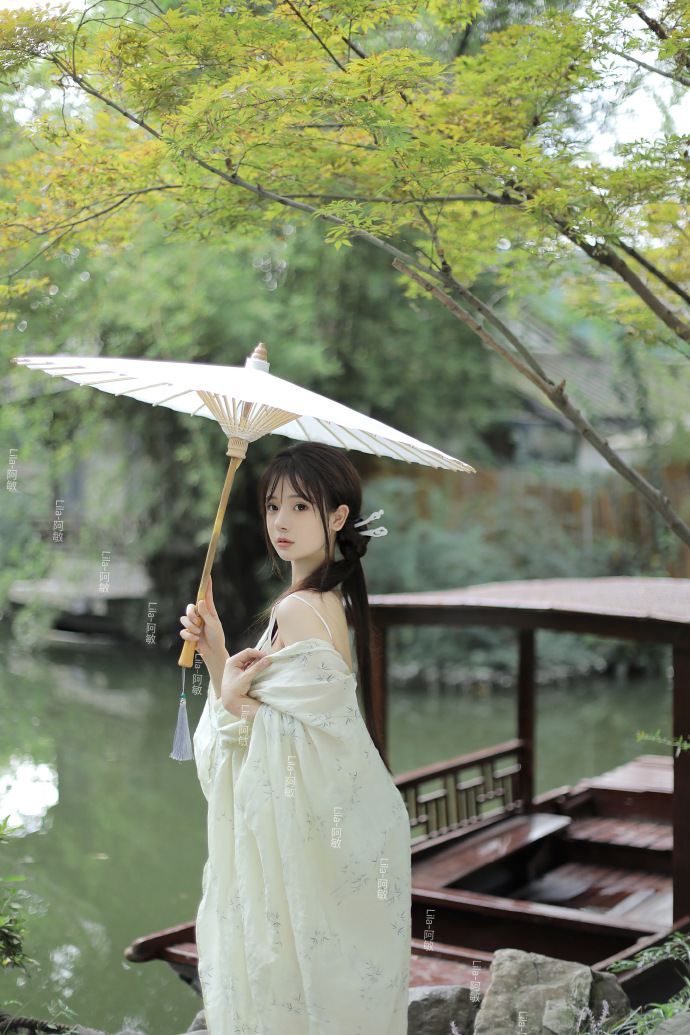 更适合中秋发的新中式写真