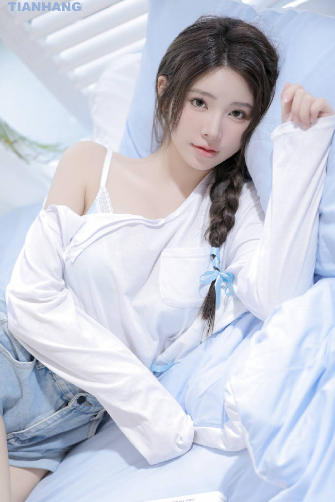 不在你左右 却被你左右