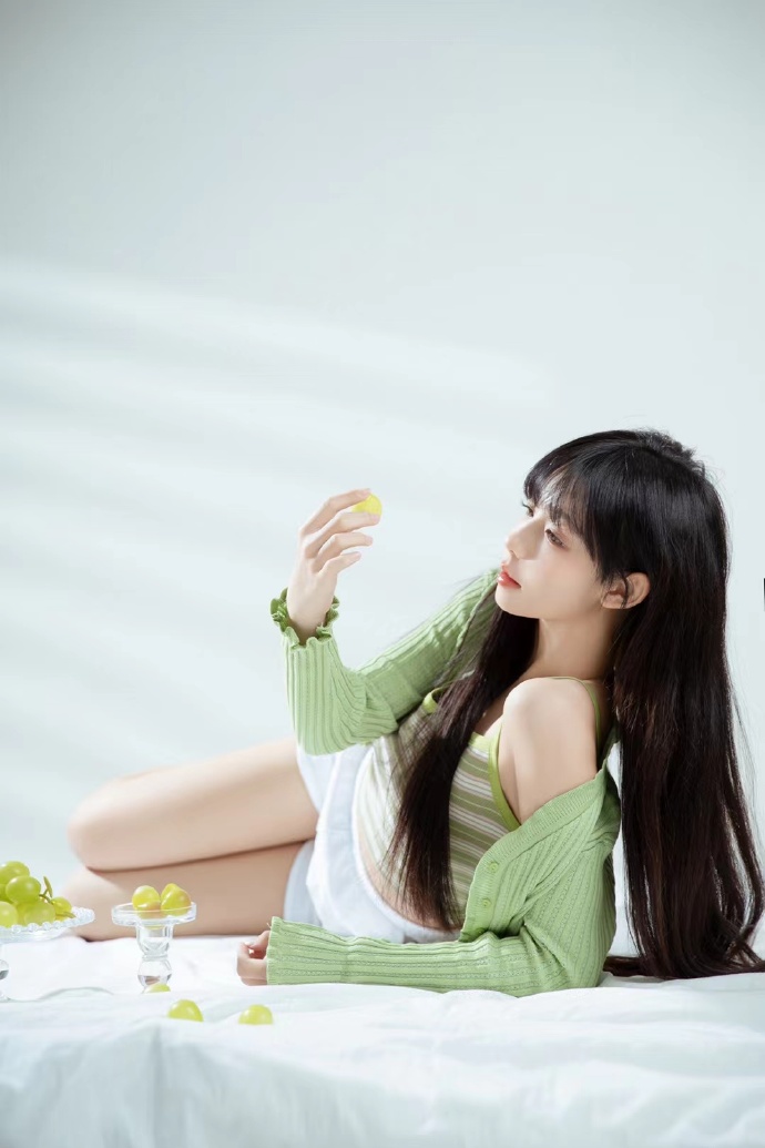 春来无事，只为花忙。
