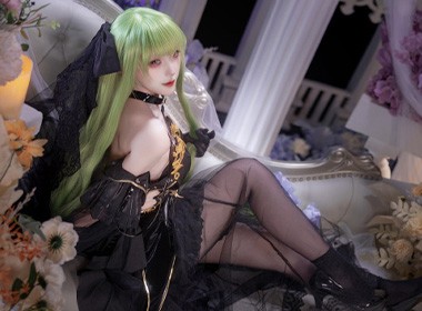 这个世界满是假象,唯有痛苦不会说谎