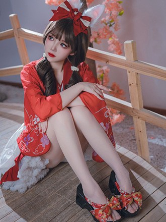 皎皎天上月，玉兔在人间