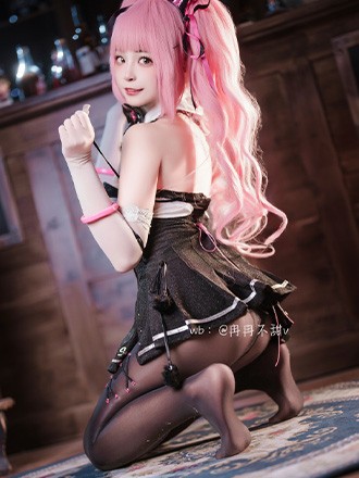 总队长～卡提娜这身新衣服怎么样？