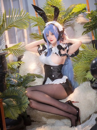 一组非常古早的花园女仆